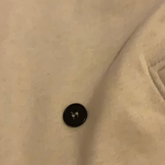 Classic Beige Trench Coat - Picture 4 of 6